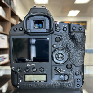 Pre-Owned Canon EOS-1D X Mark II DSLR Camera