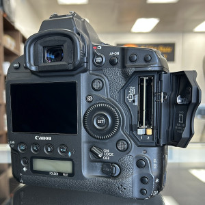 Pre-Owned Canon EOS-1D X Mark II DSLR Camera