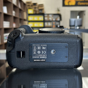 Pre-Owned Canon EOS-1D X Mark II DSLR Camera