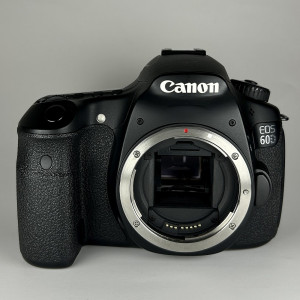 Pre-Owned Canon EOS 60D DSLR Camera with 18-135mm IS STM Lens