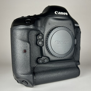 Pre-Owned Canon EOS-1D X DSLR Camera