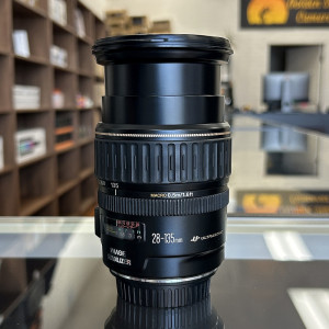 Pre-Owned Canon EF 28-135mm f/3.5-5.6 IS USM Lens