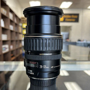 Pre-Owned Canon EF 28-135mm f/3.5-5.6 IS USM Lens