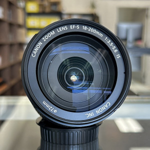 Pre-Owned Canon EOS 60D DSLR Camera with EF-S 18-200mm f/3.5-5.6 IS Lens