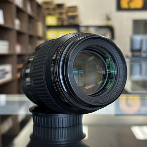 Pre-Owned Canon EF 100mm f/2.8 Macro USM Lens