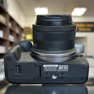 Pre-Owned Canon EOS R100 Mirrorless Camera with 18-45mm Lens