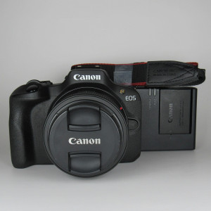Pre-Owned Canon EOS R100 Mirrorless Camera with 18-45mm Lens