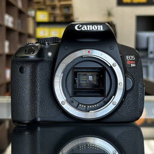 Pre-Owned Canon EOS Rebel T4i (650D) DSLR Camera with EF-S 18-55mm f/3.5-5.6 IS II Lens