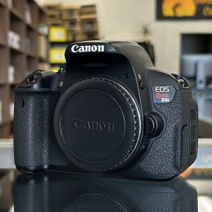 Pre-Owned Canon EOS Rebel T4i (650D) DSLR Camera with EF-S 18-55mm f/3.5-5.6 IS II Lens