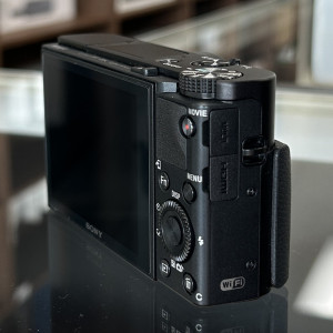 Used Sony DSC-RX100 V Digital Camera