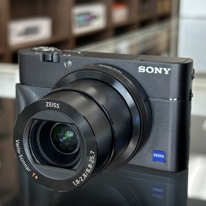 Used Sony DSC-RX100 V Digital Camera