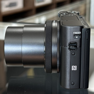 Used Sony DSC-RX100 V Digital Camera