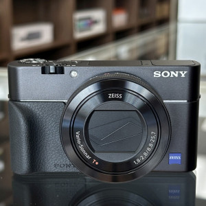Used Sony DSC-RX100 V Digital Camera