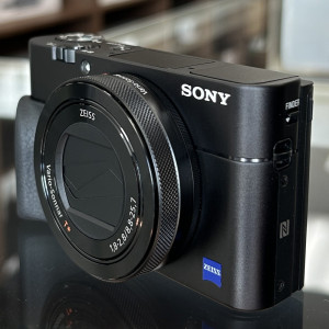 Used Sony DSC-RX100 V Digital Camera