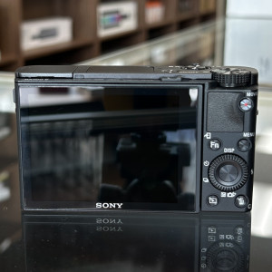 Used Sony DSC-RX100 V Digital Camera