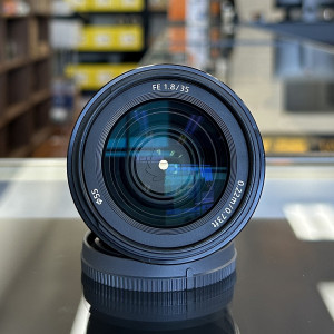 Pre-Owned Sony FE 35mm f/1.8 Lens 1894807