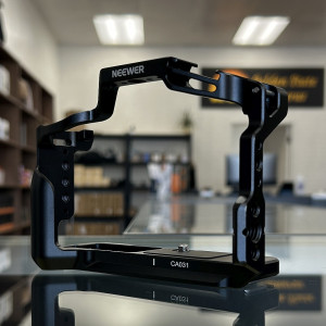 Pre-Owned NEEWER Cage for Canon R50